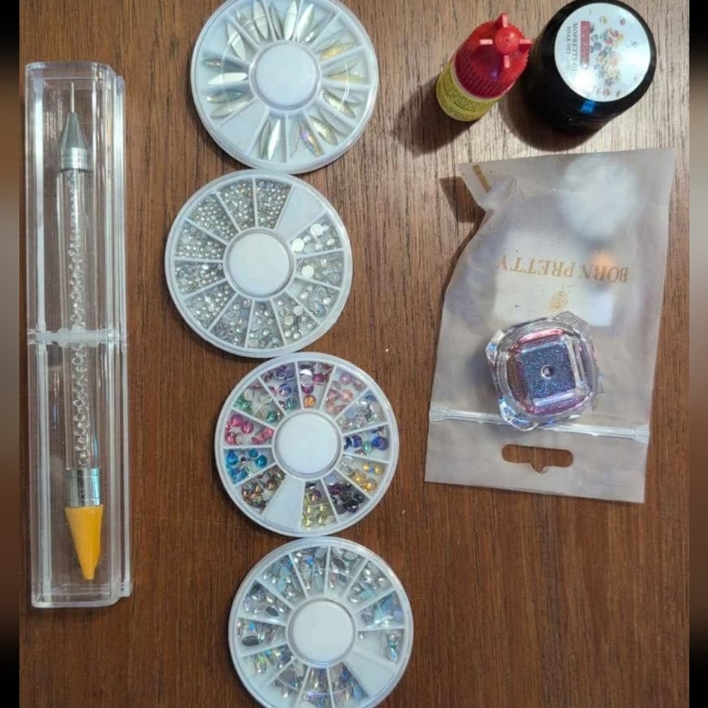 Nail Art Decoration Set with Rhinestones and Tools